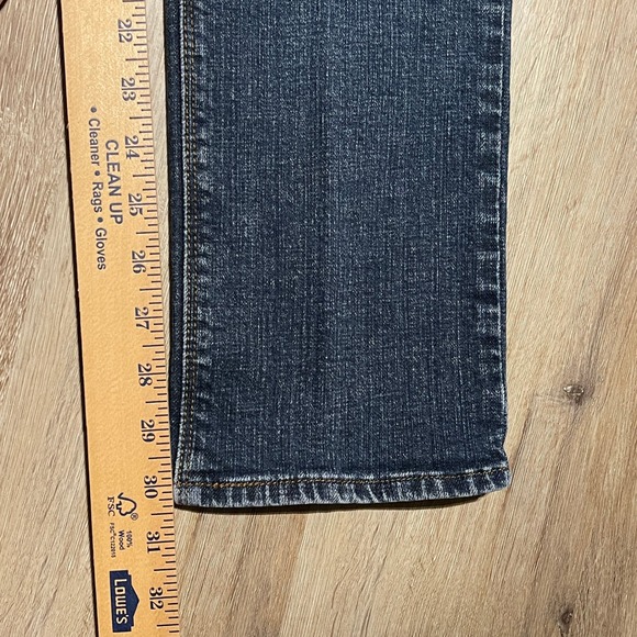 Levi's Womens Size 8 Dark Wash Denim Jeans Bootcut Style Classic EUC - Picture 6 of 7